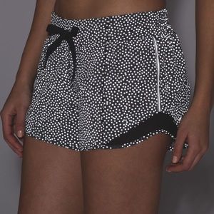 Rare 🔥 Lululemon Hotty Hot Short (2.5”) Frozen Fizz Reflective Silver